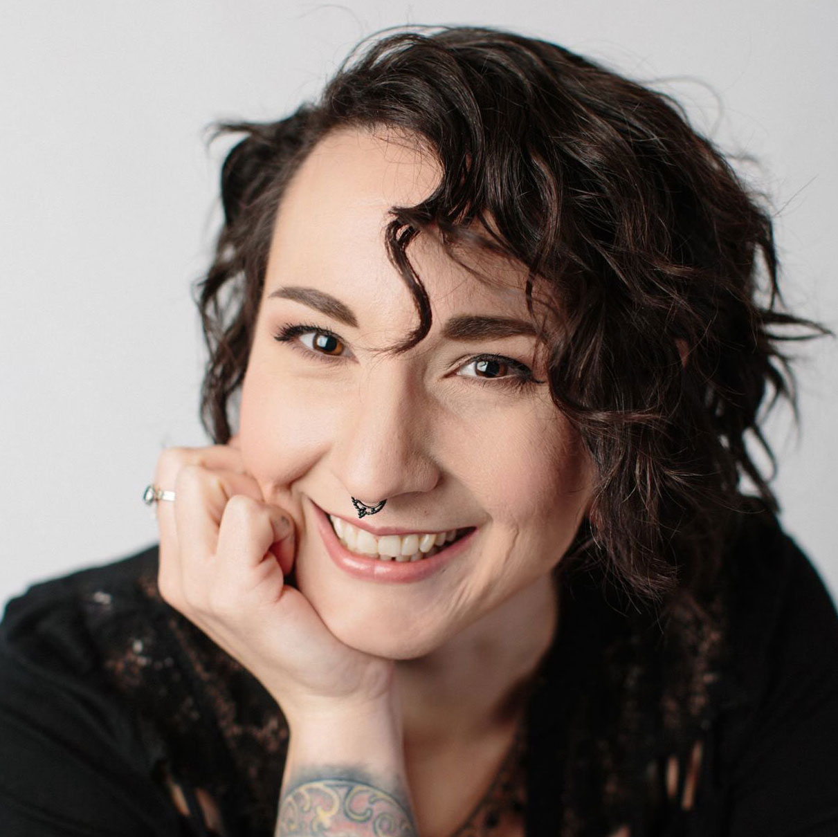 <strong>Lindsay</strong>Production Design Specialist<i></i>