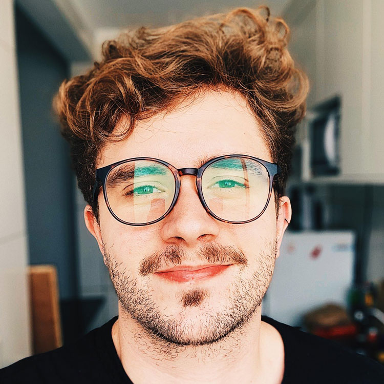 <strong>Pedro</strong>Developer<i></i>